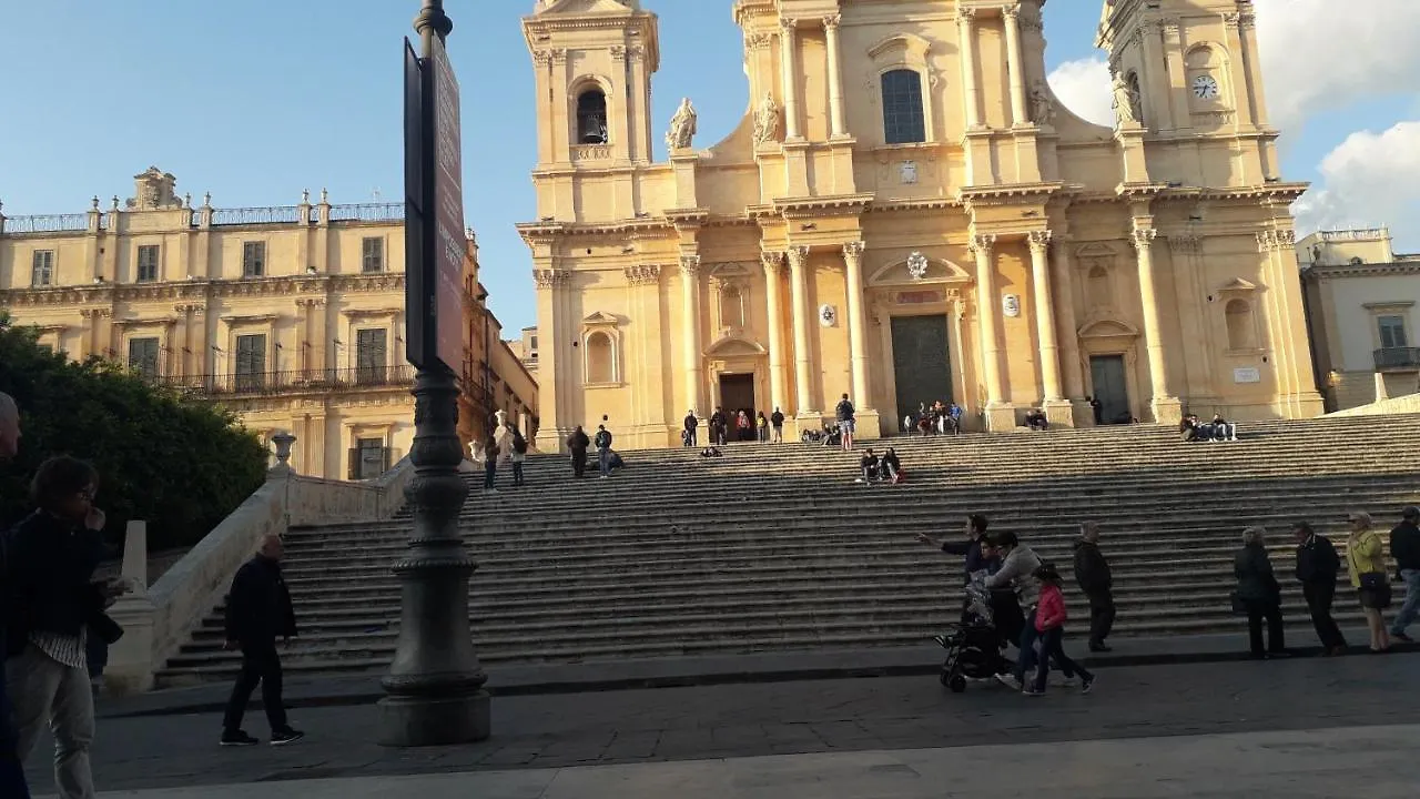 La Casa Nella Piazza Vila Noto Casa de Férias