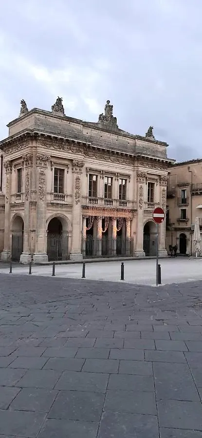 La Casa Nella Piazza Vila Noto 0*,