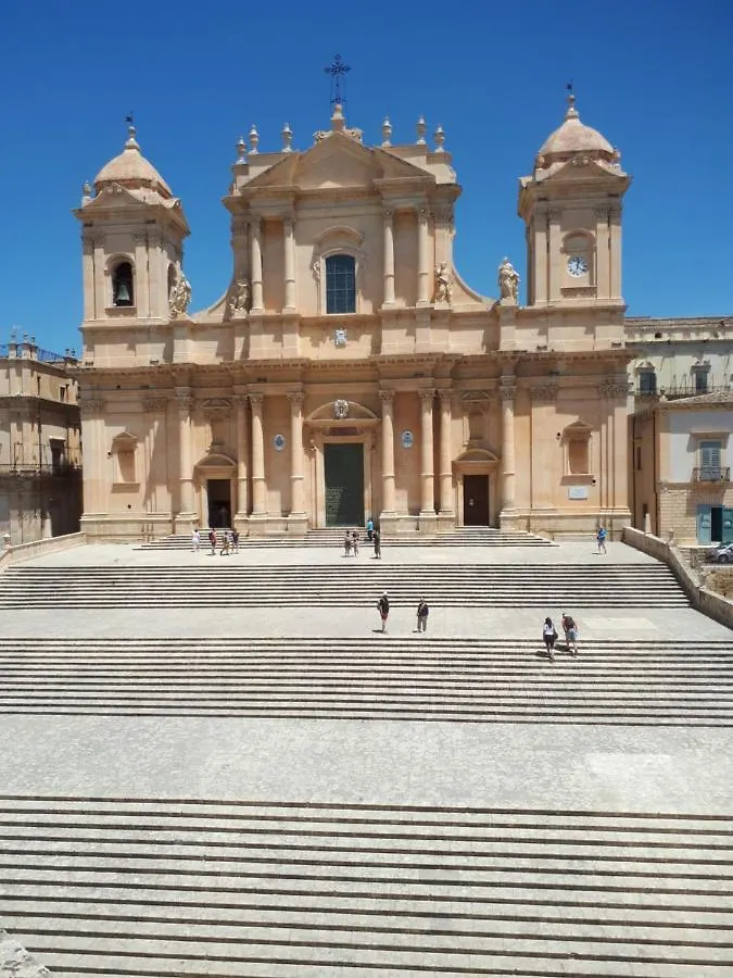 La Casa Nella Piazza Vila Noto 0*,  Itália